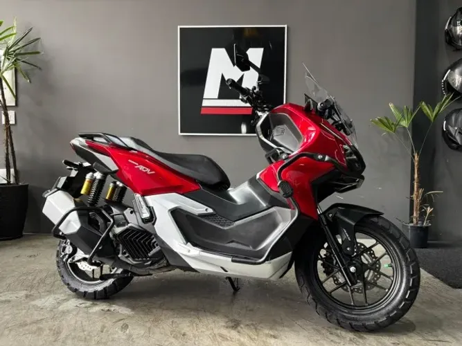 Honda ADV 160 2025 2.000km - Baixíssima km - Único dono - Acessórios