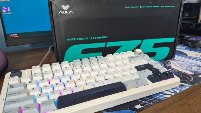 Teclado mecânico Aula F75