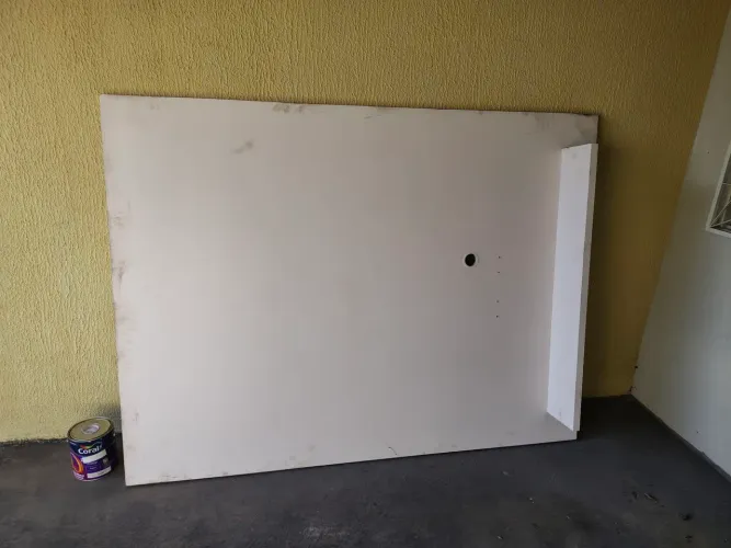 Painel para TV Branco 1,50 x 2,00m com Prateleira