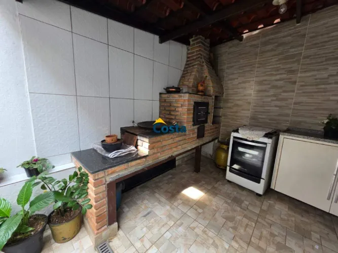 Casa no Cruzeiro do Sul Betim | 2 Quartos, Área Gourmet e Porão Versátil