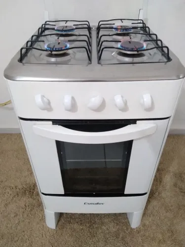 Vendo fogão " ESMALTEC " BEM CONSERVADO " O FORNO ESTÁ NOVO "