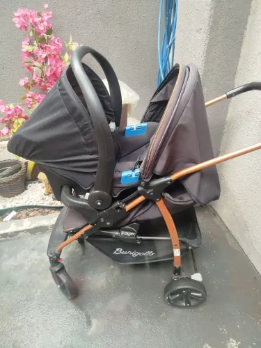 Parcelo no cartão- Carrinho de bebê + bebeconforto