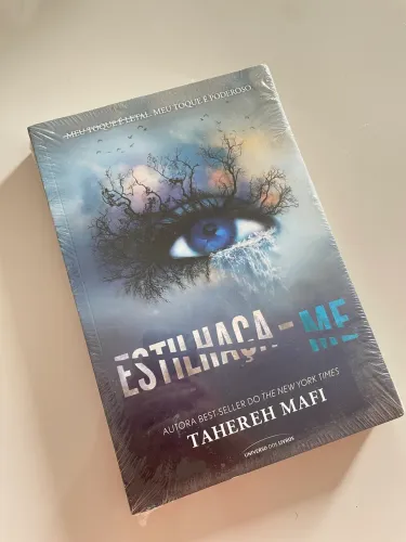 Livro Estilhaça-me