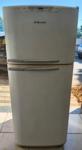 GELADEIRA ELETROLUX FROST FREE 