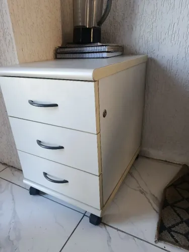 Gaveteiro 3gav em MDF com chave e rodinhas modelo empresarial ou para sua casa
