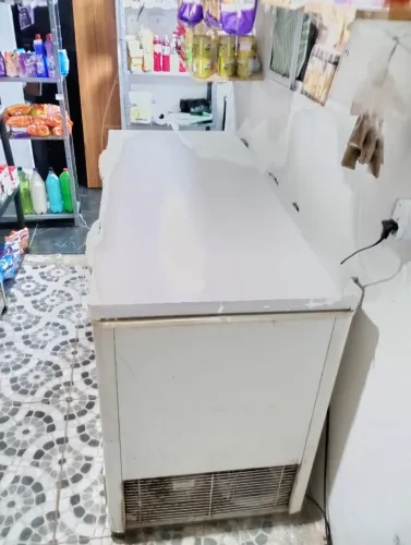 Vendo uma frizer 2 portas fricom bem espaçosa