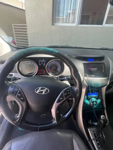 Hyundai Elantra GLS 1.8 16V Aut. 2013