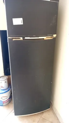 Vendo geladeira com defeito