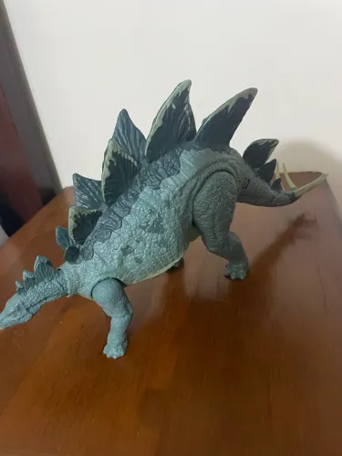 Jurassic World Estegossauro