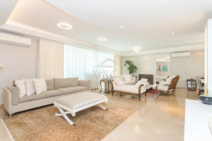 Apartamento com 297 m², 4 quartos sendo 4 suítes à venda no Batel.