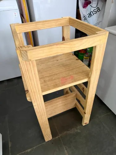 Torre de Aprendizagem Montessori em Madeira Maciça | Artesanal e Resistente