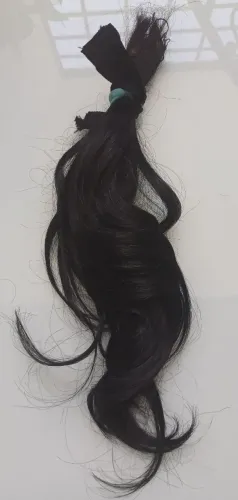 Cabelo humano natural preto. Liso ondulado