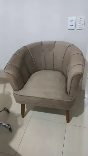 Poltrona Aconchegante para Sala de Estar Tecido Veludo Confortável Pés de Madeira Resisten