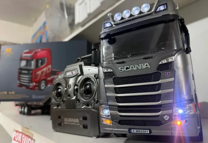 Scania R/c 770s escala 1.18 COM CARRETA