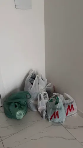 Doação de roupa e comida pra retirar HOJE