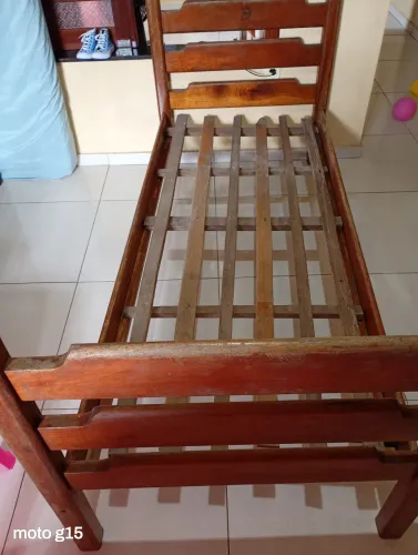Duas cama de solteiro em perfeito estado