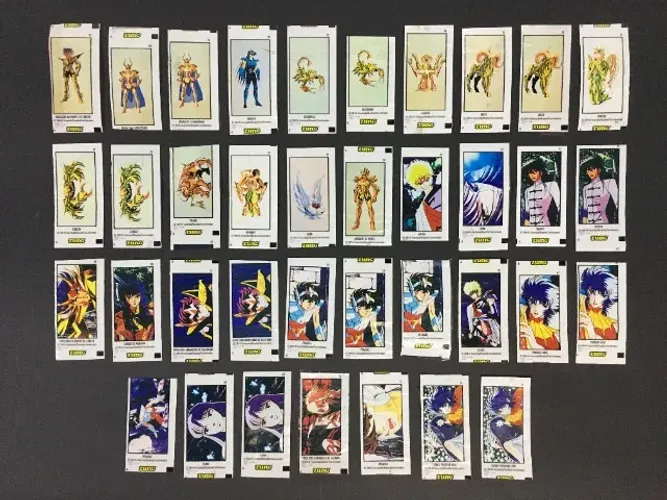 Lote com 37 Figurinhas Os Cavaleiros do Zodíaco Balas Zung Originais 1994