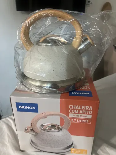 Vendo chaleira com apito. 2,7 litros abrindo