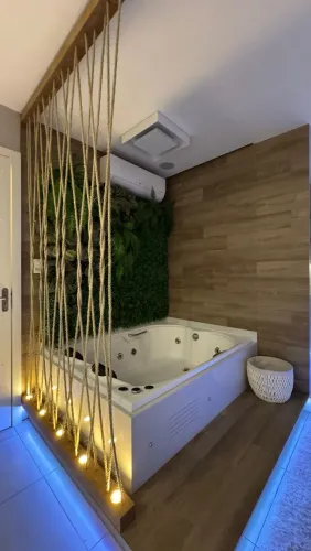 Banheira para dupla com hidromassagem e cromoterapia
