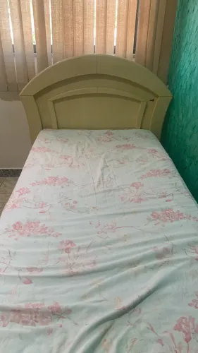 Vendo uma cama solteiro conservada e, bom estado