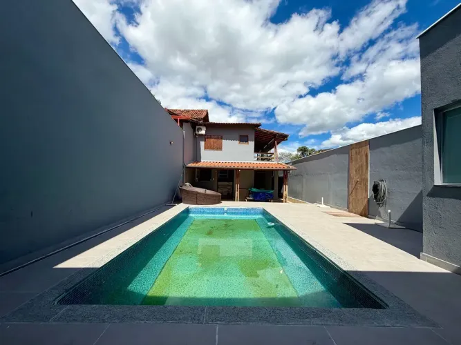 Casas para venda com Piscina e 3 quartos, 225 m² - Ovideo Guerra