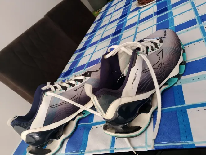 Tênis Nike marrom e muzino em boas condições