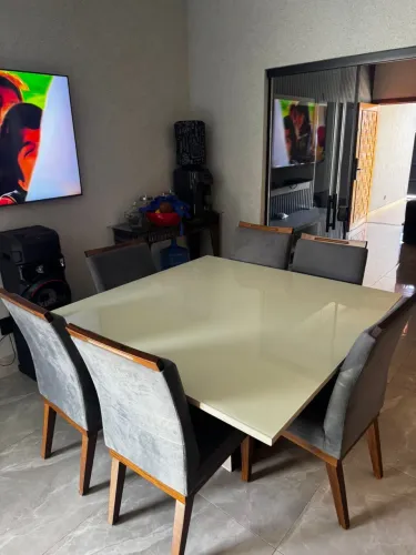Vendo mesa de jantar 6 cadeiras