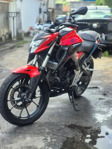 Honda cb 300 f muito nova