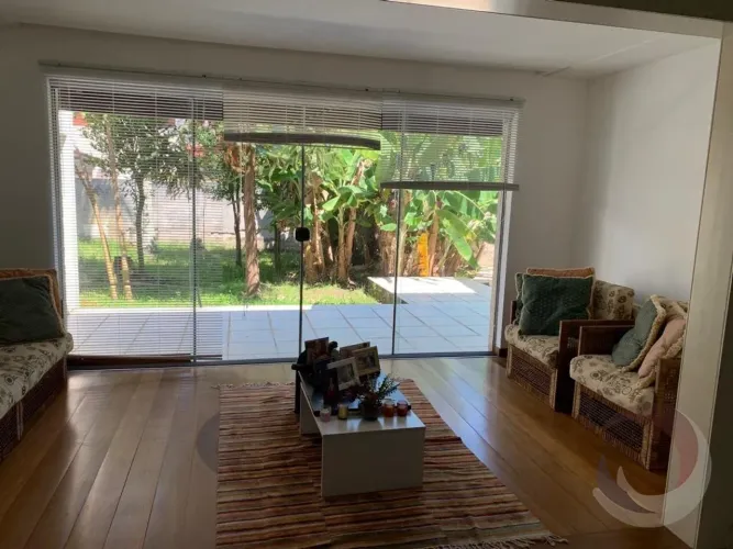 Casa Residencial de 750 m² com 4 suítes no Córrego Grande