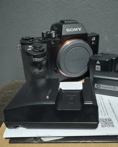 Sony a7S II+3 baterias+3 cartões Sandisk Extreme Pro 95m/s 512GB+Lente Brinde IMPERDÍVEL!