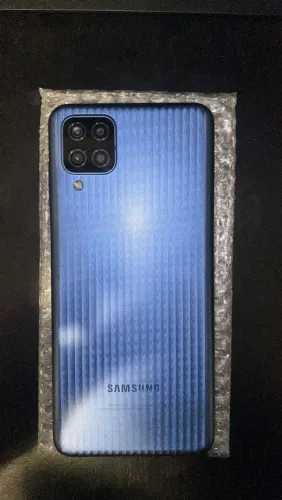 Smartphone Samsung M12 64gb perfeito estado acomp carregador e capinha nova) R$ 450,00