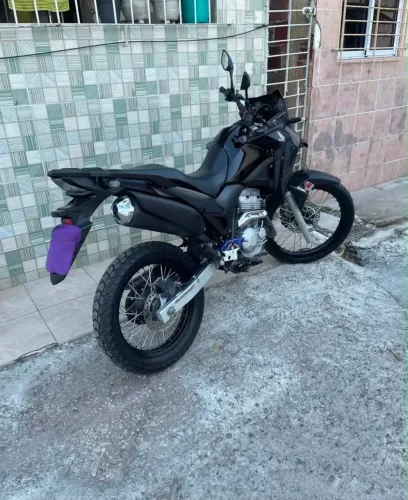 XRE 300 2023