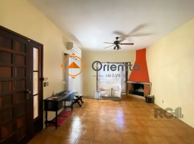 Casa com 3 Quartos para alugar, 270m² - Petrópolis