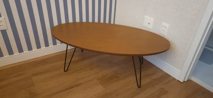 Mesa de Centro Oval em Madeira