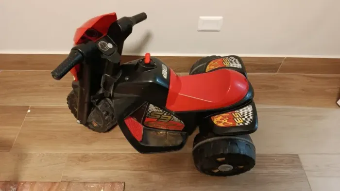 Moto Elétrica Infantil - Estilo Esportiva - Vermelha e Preta