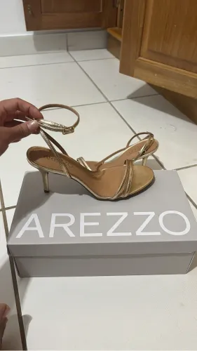 Sandália Arezzo 