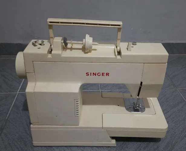Maquina de costura singer portatil