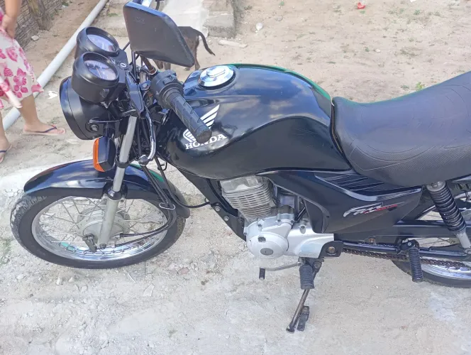 Vendo uma moto interessado entrar em contato ela tá no ponto de transferir