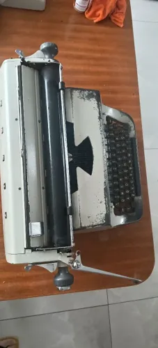 Máquina de escrever Facit