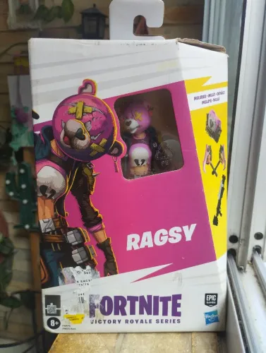Boneco live action Fortnite Rasgsy