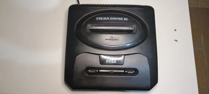 Mega Drive 3 com jogos na memória