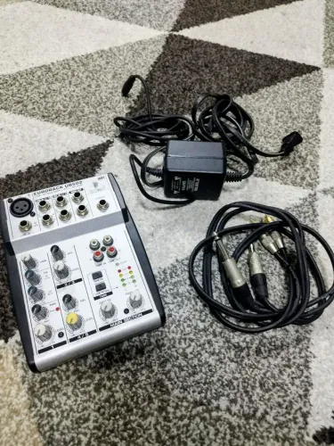 Mesa Behringer Eurorak UB 502 5 canais 