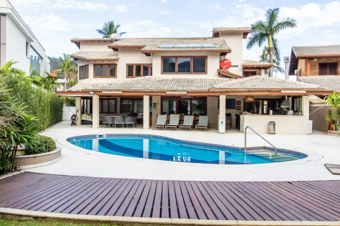 Casa sobrado à venda no Condomínio Costa Verde Tabatinga em Caraguatatuba - SP