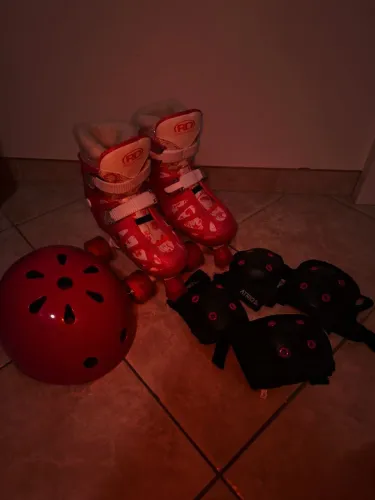 Kit Patins Quad Roller Derby Princess Rosa - Capacete + Joelheiras e Cotoveleiras