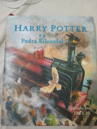 Harry Potter e a Pedra Filosofal Livro Ilustrado 