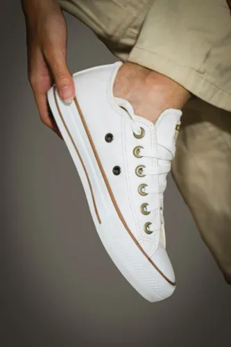 Tênis all star na caixa