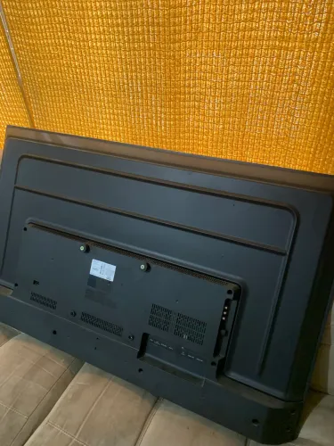 2 tvs com defeito na tela pra retirada de pecas ou conserto