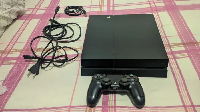 PS4 FAT 500GB + 1 CONTROLE.