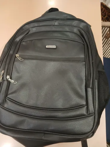 Mochilão preto de couro