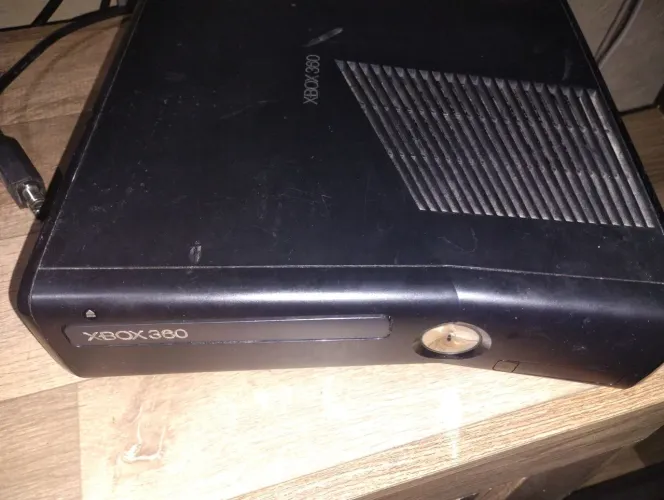 Xbox 360 slim destravado rgh/jtag.(Leia a descrição).